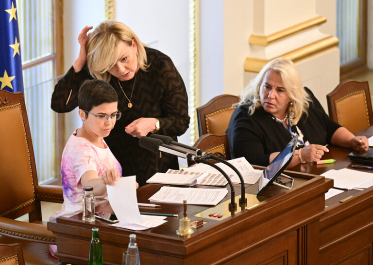 Poslanci bez výsledku debatovali pět hodin o zpřísnění zákona o střetu zájmů