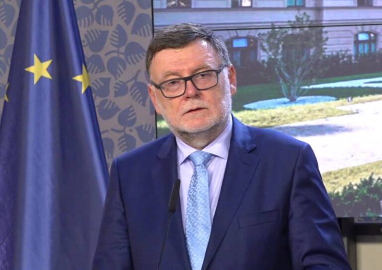 Vláda ve středu projedná úsporný balíček měnící 60 zákonů