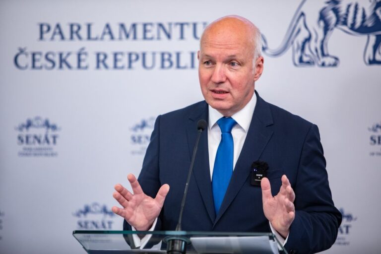 „O naší budoucnosti se rozhoduje na Ukrajině“ – senátor Fischer