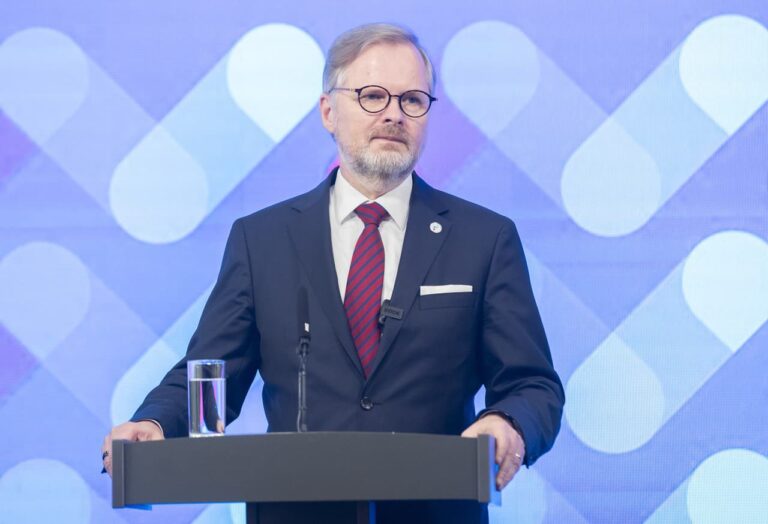 Premiéři zemí V4 chtějí po Unii, aby u migrantů zlepšila návratovou politiku