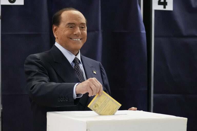 Ve věku 86 let zemřel bývalý italský premiér Silvio Berlusconi