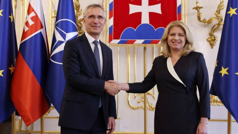 Na summitu B9 Česko zastupoval Pavel. „Uvítáme Ukrajinu v NATO,“ zaznělo při zahájení