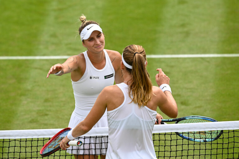 Vondroušová zdolala po obratu Bouzkovou a je ve čtvrtfinále Wimbledonu