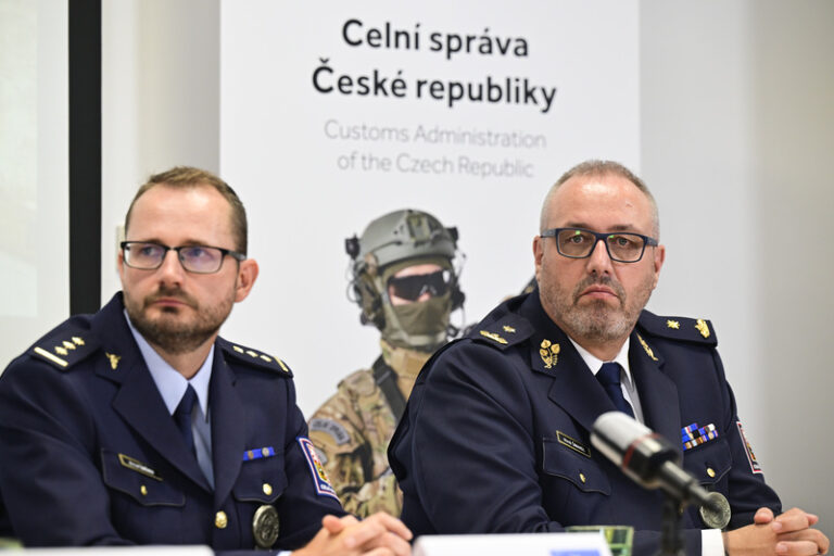 Celníci rozbili gang výrobců cigaret, co způsobili daňový únik 111 milionů Kč