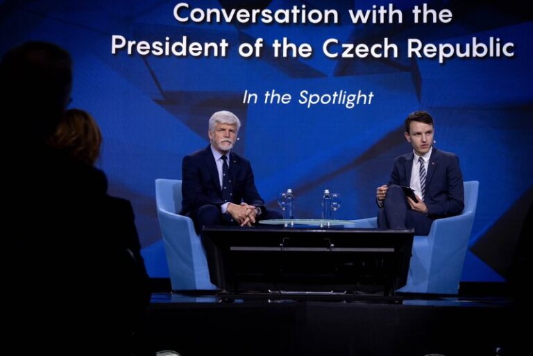 ČR se bude podílet na rozšiřování útvaru NATO na Slovensku, řekl Pavel