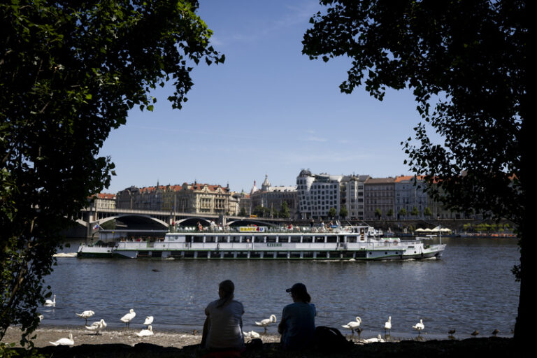V neděli padl v Česku jediný teplotní rekord, na 70 místech byla tropická noc