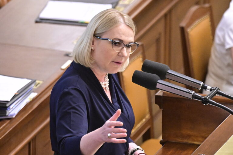 Obranná smlouva s USA dá ČR další bezpečnostní záruky, hájila ji Černochová