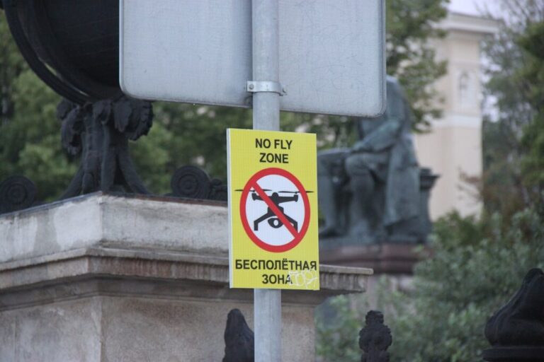 Dron v Moskvě zasáhl ministerstvo. Rusové jich za neděli sestřelili přes čtyřicet