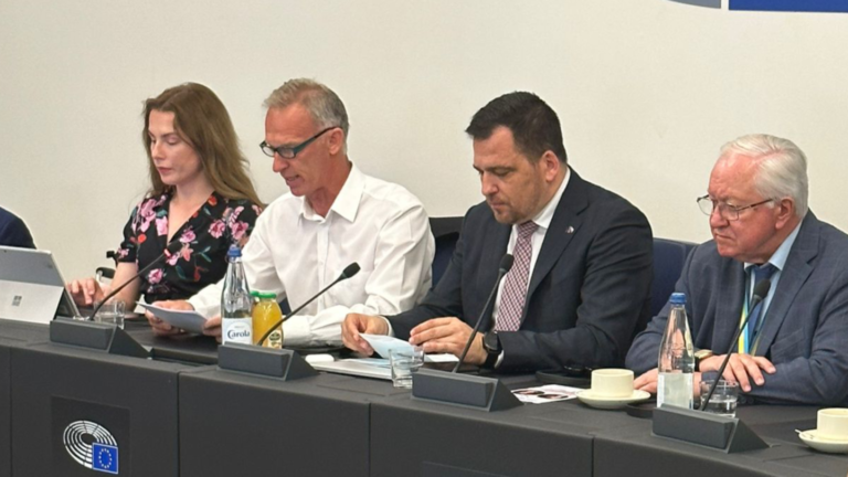 „Dokud nevypadnete z Ukrajiny a nevzdáte se Putina“: Hašek odpověděl zbrklým sportovcům.