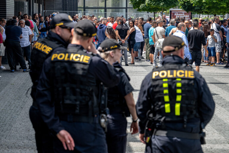 V Pardubicích protestovaly kvůli potyčce stovky Romů
