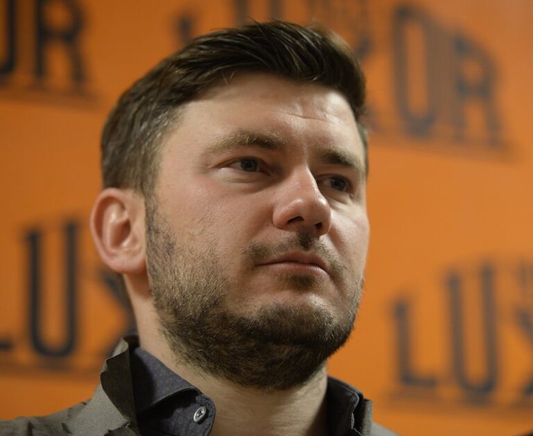 Dmitrij Gluchovskij byl v nepřítomnosti odsouzen k osmi letům vězení