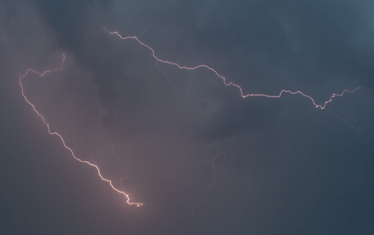 Slabší tornádo na Nymbursku, škody jsou zřejmě jen lehké