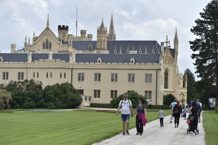 Na jižní Moravě padlo devět teplotních rekordů, v Lednici bylo 34,4 stupně