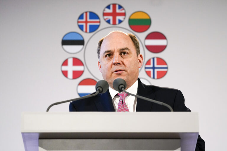 Britský ministr obrany Wallace podal demisi, nahradí ho Shapps