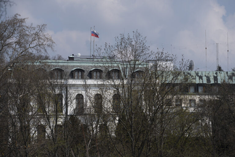 Povolení k pobytu v ČR má 42.500 Rusů, o 3600 méně než na začátku války