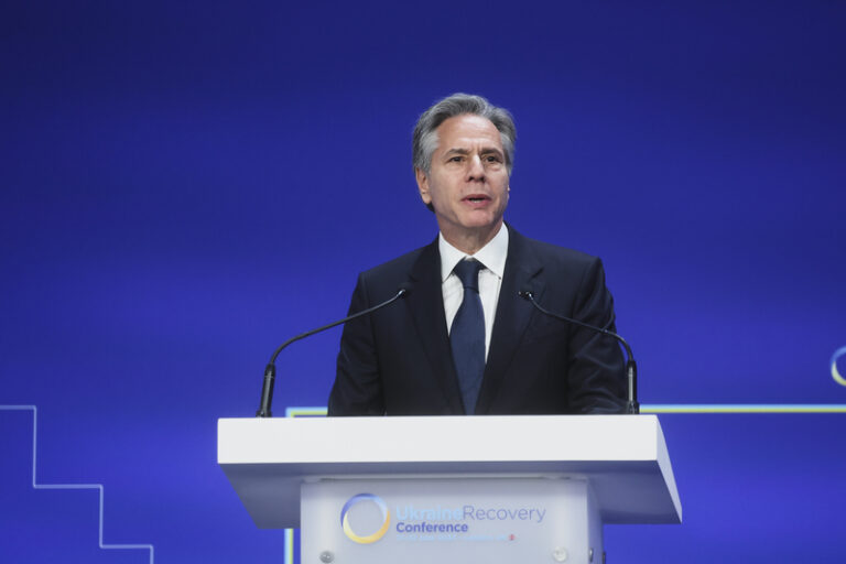 Blinken: Rusko stupňuje ofenzivu na Ukrajině i hybridní útoky na Západě