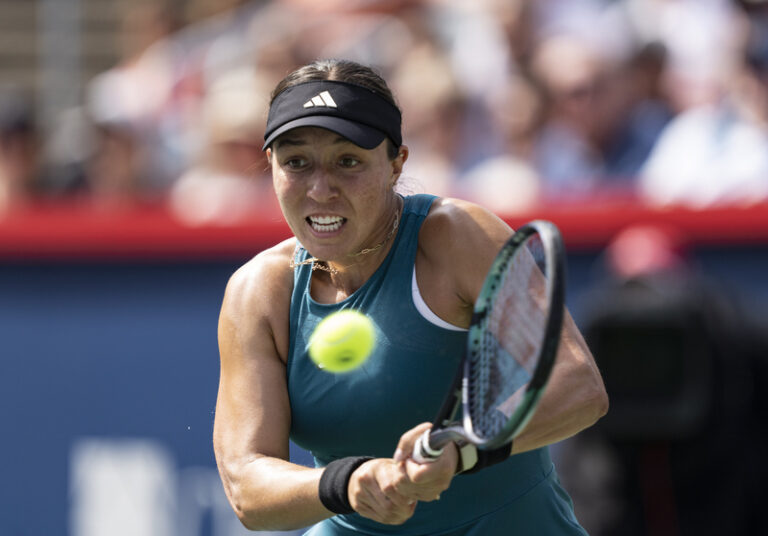 Pegulaová vyřadila v Montrealu Šwiatekovou, druhé semifinále přerušil déšť