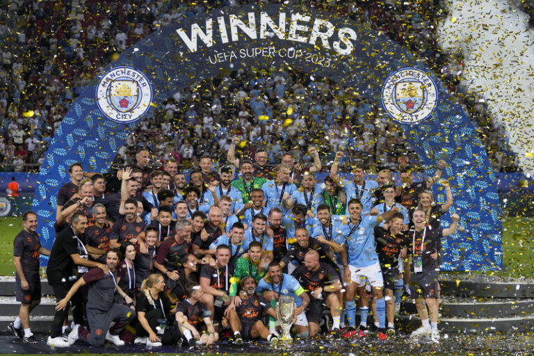 Manchester City udolal Sevillu a poprvé získal Superpohár UEFA