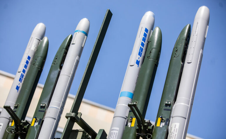 Na Ukrajinu dorazily další dva systémy protivzdušné obrany Iris-T