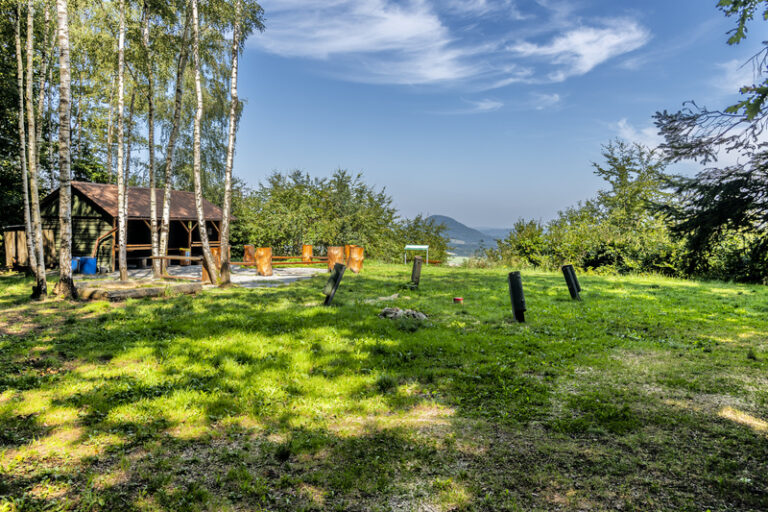 Z lokality u Markvartic odstranili zbytky vyhlídky, ze které spadly děti