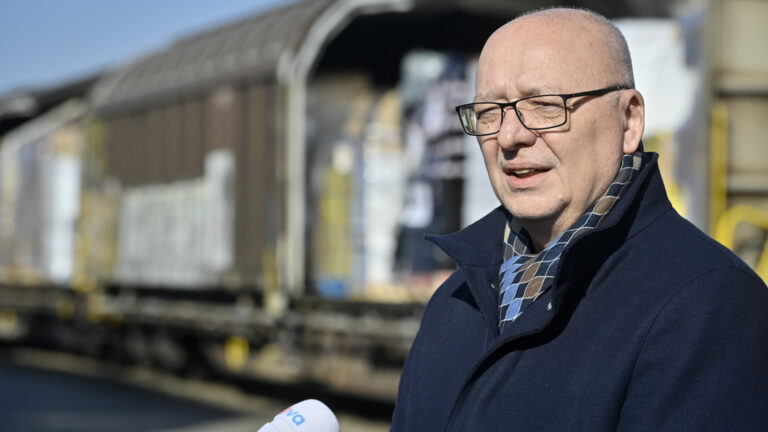 Česká republika zmrazila 350 milionů eur patřících ruským zástupcům.