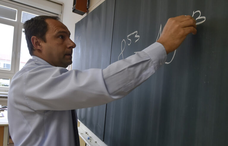 Odbory nesouhlasí kvůli platům učitelů s návrhem rozpočtu na příští rok