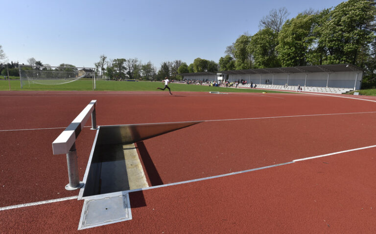 Šéfové sportu se kvůli škrtům v rozpočtu bojí odchodů a devastace sportovišť