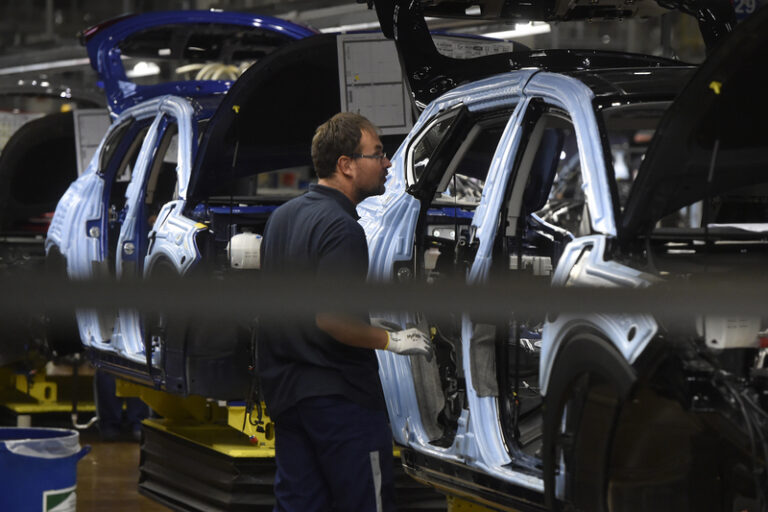 Kompromis u Euro 7 je zlepšení, náklady ale budou vysoké, uvedly automobilky