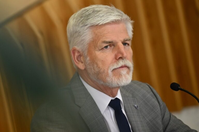 Ukrajinská armáda má právo používat letouny F-16, které jí byly předány, na ruském území. Názor Pavla.