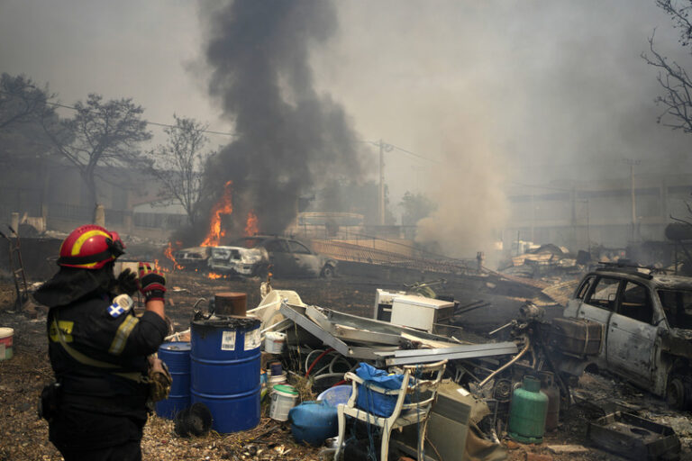 Země už není pro člověka bezpečná, příliš ji poškodil a znečistil, tvrdí vědci
