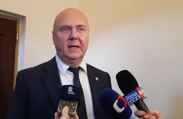 Vláda odsouhlasila jmenování Hendrycha do čela GIBS