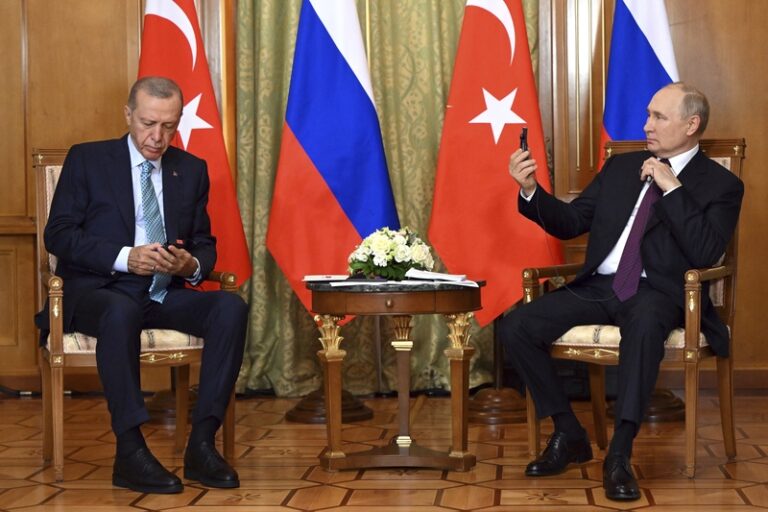 Putin s Erdoganem tři hodiny jednali v Soči, bez posunu ohledně obilné dohody