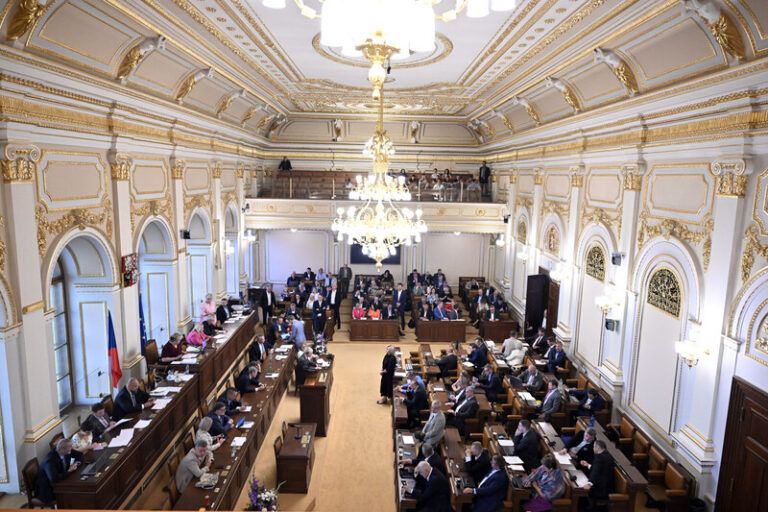 Sněmovna podpořila možnost dlouhodobého pobytu pro uprchlíky z Ukrajiny