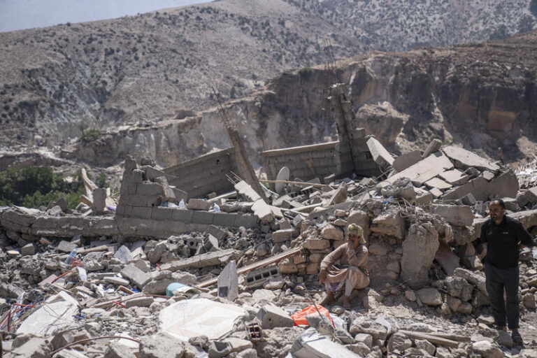 Zemětřesení v Maroku vede k frustraci, lidé stále čekají na pomoc