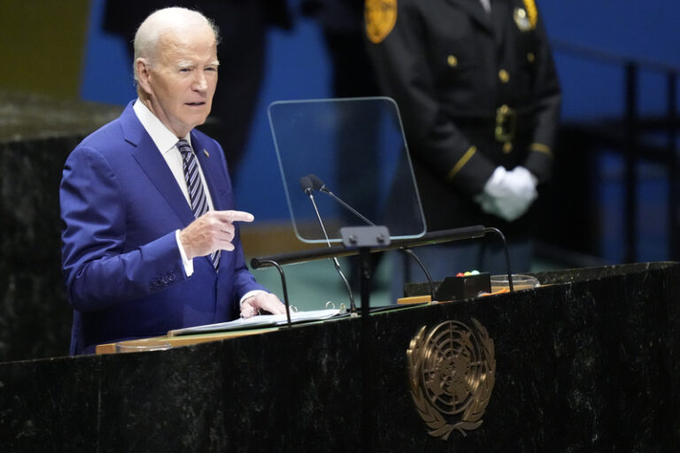 Biden označil pád Asadova režimu za historickou příležitost pro Syřany