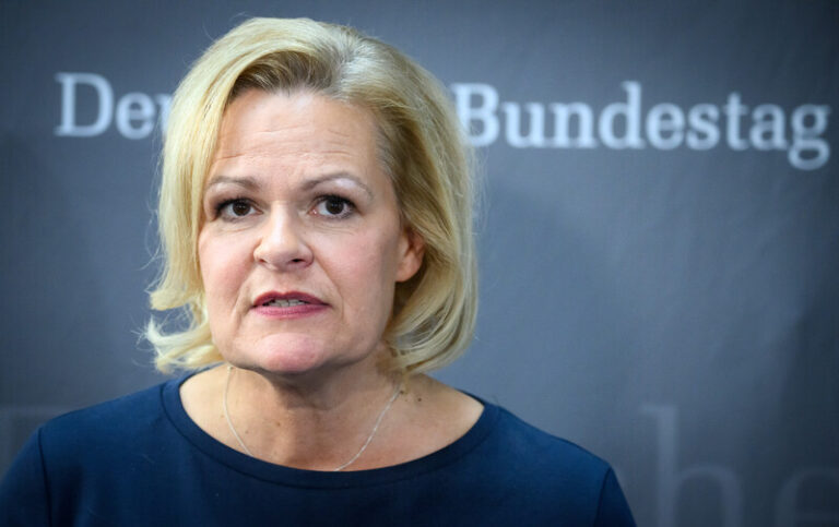 Faeserová: Hraniční kontroly s Českem jsou možností, chci jednat pragmaticky