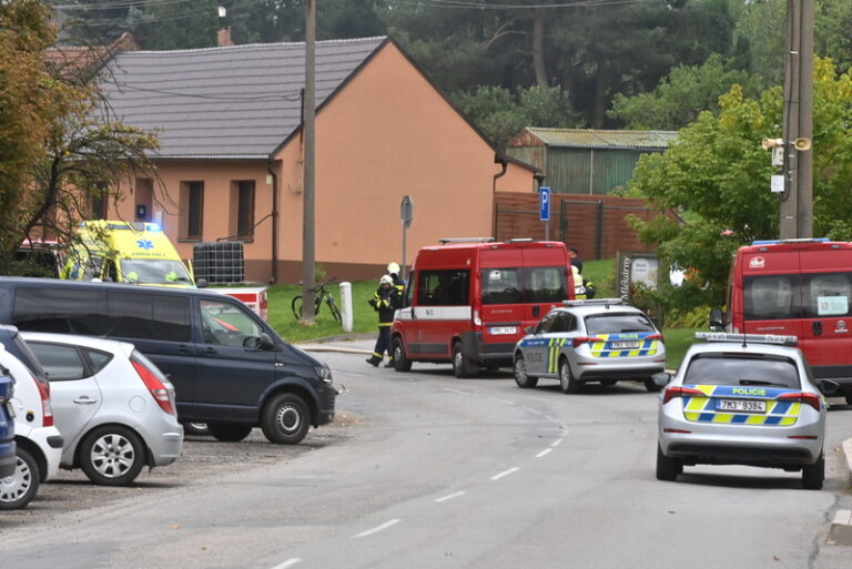Dvě exploze a mrak dýmu, popsali lidé v Otinovsi výbuch v jednom z domů