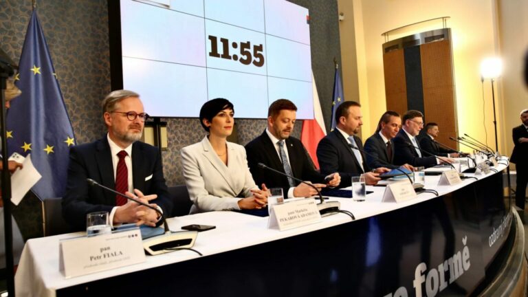 Vláda odeslala do sněmovny návrh státního rozpočtu na příští rok