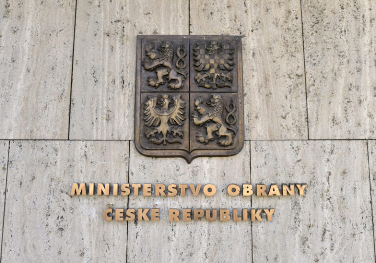 Dánsko a ČR dodají za dánské peníze Ukrajině další vojenskou pomoc