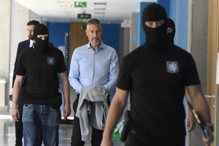 Kriminalisté navrhli obžalovat 11 lidí v kauze Dozimetr