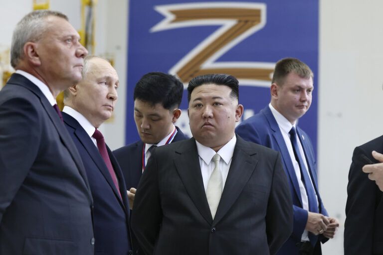 Severní Korea podle USA dodala Rusku vojenské vybavení a munici