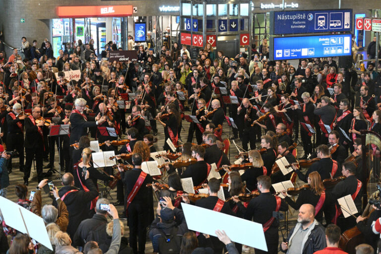Kulturu na hlavním nádraží v Praze podpořilo 150 hudebníků