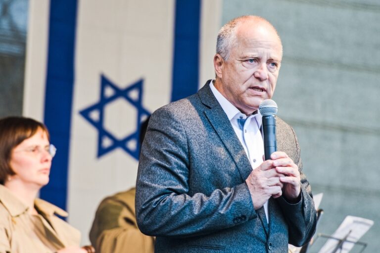 Mluvčí na demonstraci v Brně přirovnali útok Hamásu k holokaustu