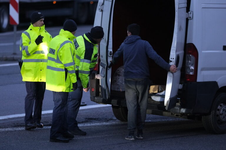 Rakušan nevidí prostor pro změnu na hranicích, dokud přístup nezmění sousedi