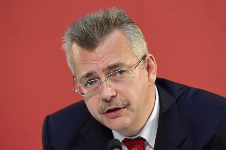 Tvrdík v Pekingu požádal čínského premiéra o přímé letecké spojení s Prahou