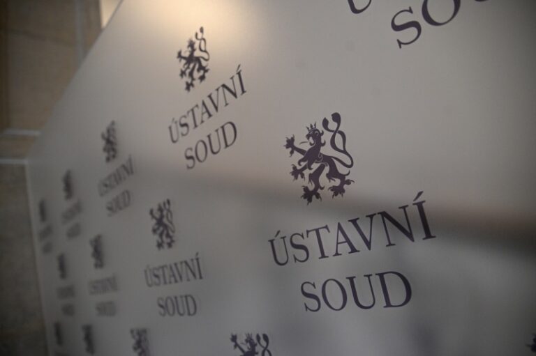 ÚS si kvůli valorizaci penzí předvolal k veřejnému jednání ministry jako svědky