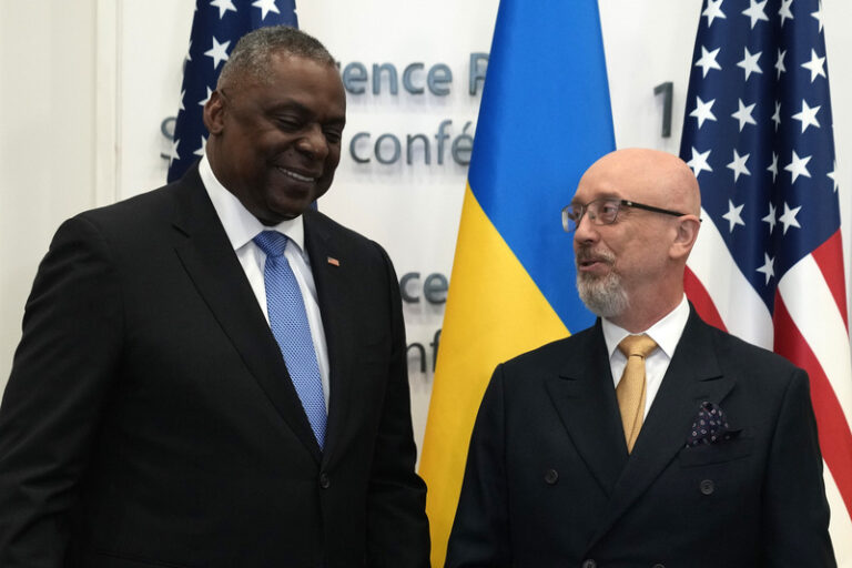 Ministr obrany Austin v Kyjevě ujistil Zelenského o podpoře USA