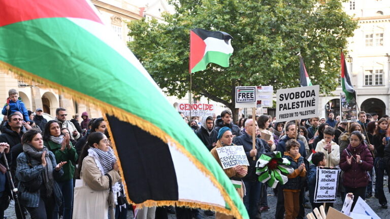 Centrem Prahy odpoledne prošlo shromáždění až 300 lidí na podporu Palestinců