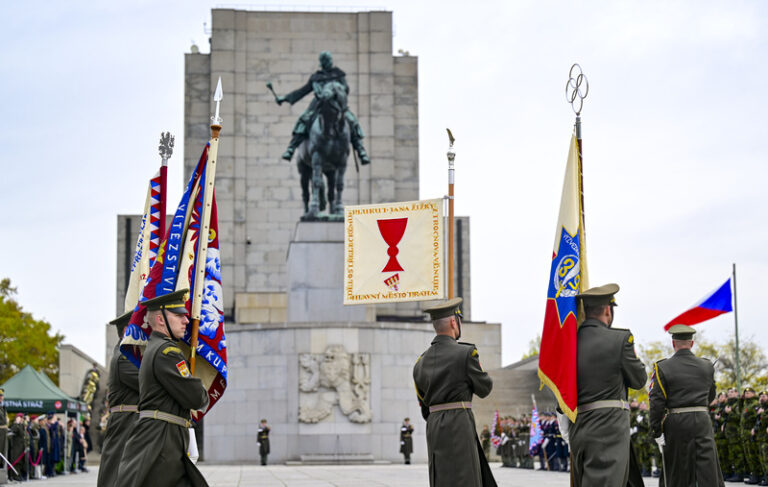 Pieta na Vítkově připomněla válečné hrdiny, ministryně vyznamena vojáky