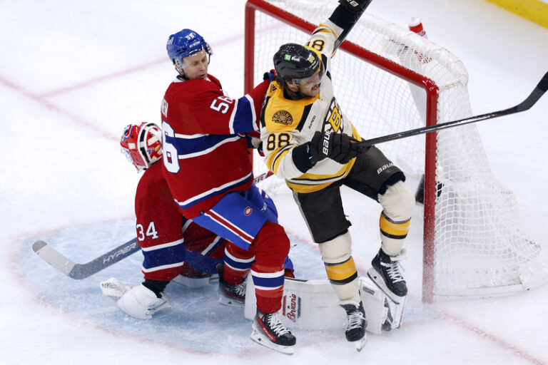 Pastrňák režíroval výhru Bostonu, Palát dal první gól v sezoně